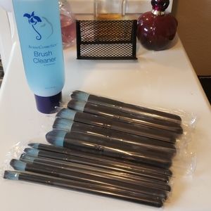 Senegence brush cleaner & 10pc brush set